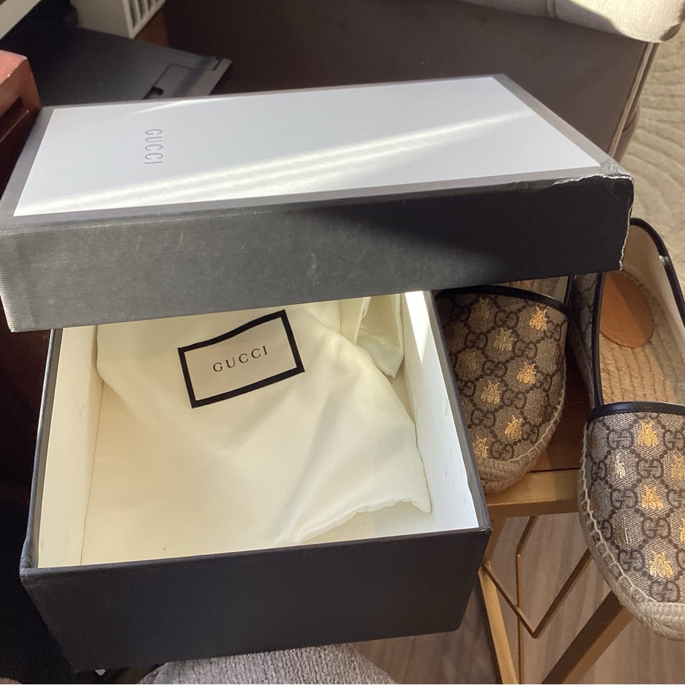 Gucci Beige and Gold Logo Espadrilles - Picture 6 of 6